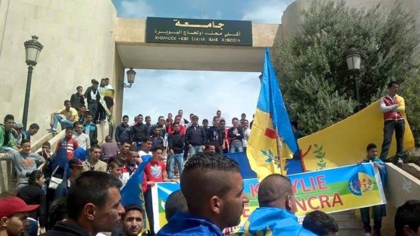 Lever du drapeau kabyle émouvant à Tuvirett (Vidéo)