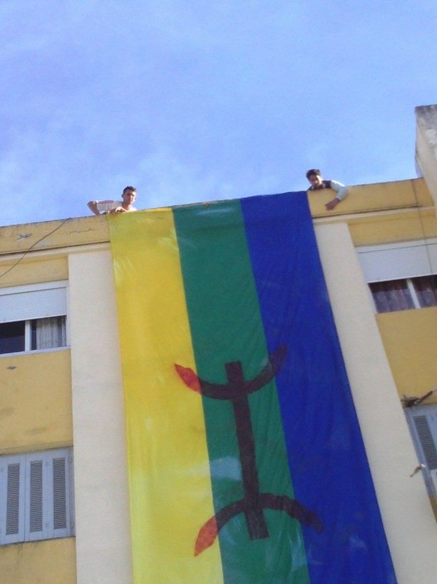 IΣEZZUGEN (Azazga) 