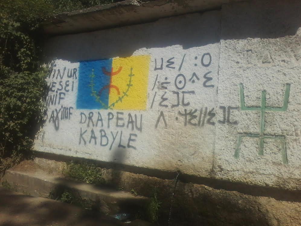 At Mesbah: le village d'Imache Amer aux couleurs du drapeau kabyle