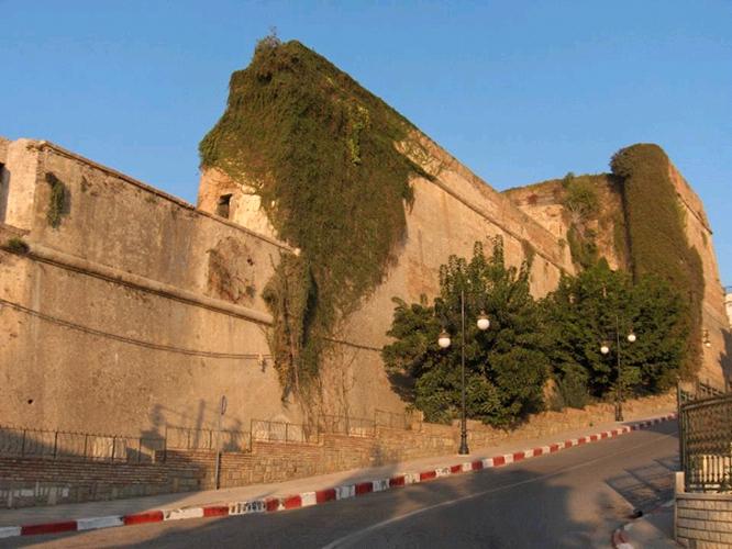 Vgayet - Casbah des Almohades/ Massacre archéologique en cours