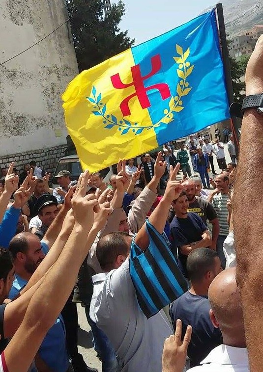 Meeting et lever du drapeau national kabyle à At Vuwaddu: un Autre succès pour le MAK