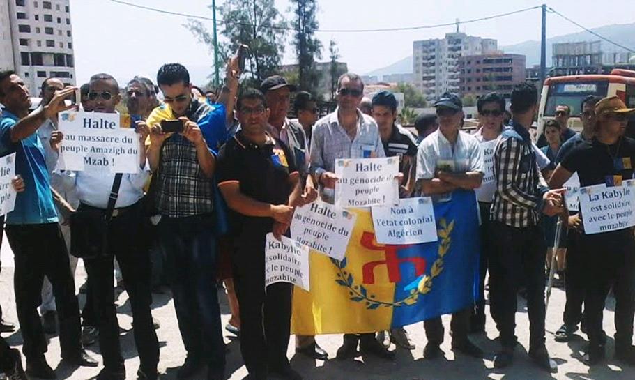 Tizi-Ouzou / Rassemblement de solidarité avec le peuple Mozabite : Oui il y a une main étrangère et cette main c'est l'Algérie qui occupe le pays Mzab et le pays Kabyle »