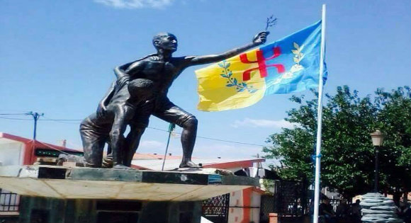 Aqvu : Saccage de la stèle des martyrs du printemps noir et du drapeau kabyle. La coordination MAK d'Aqvu réagit