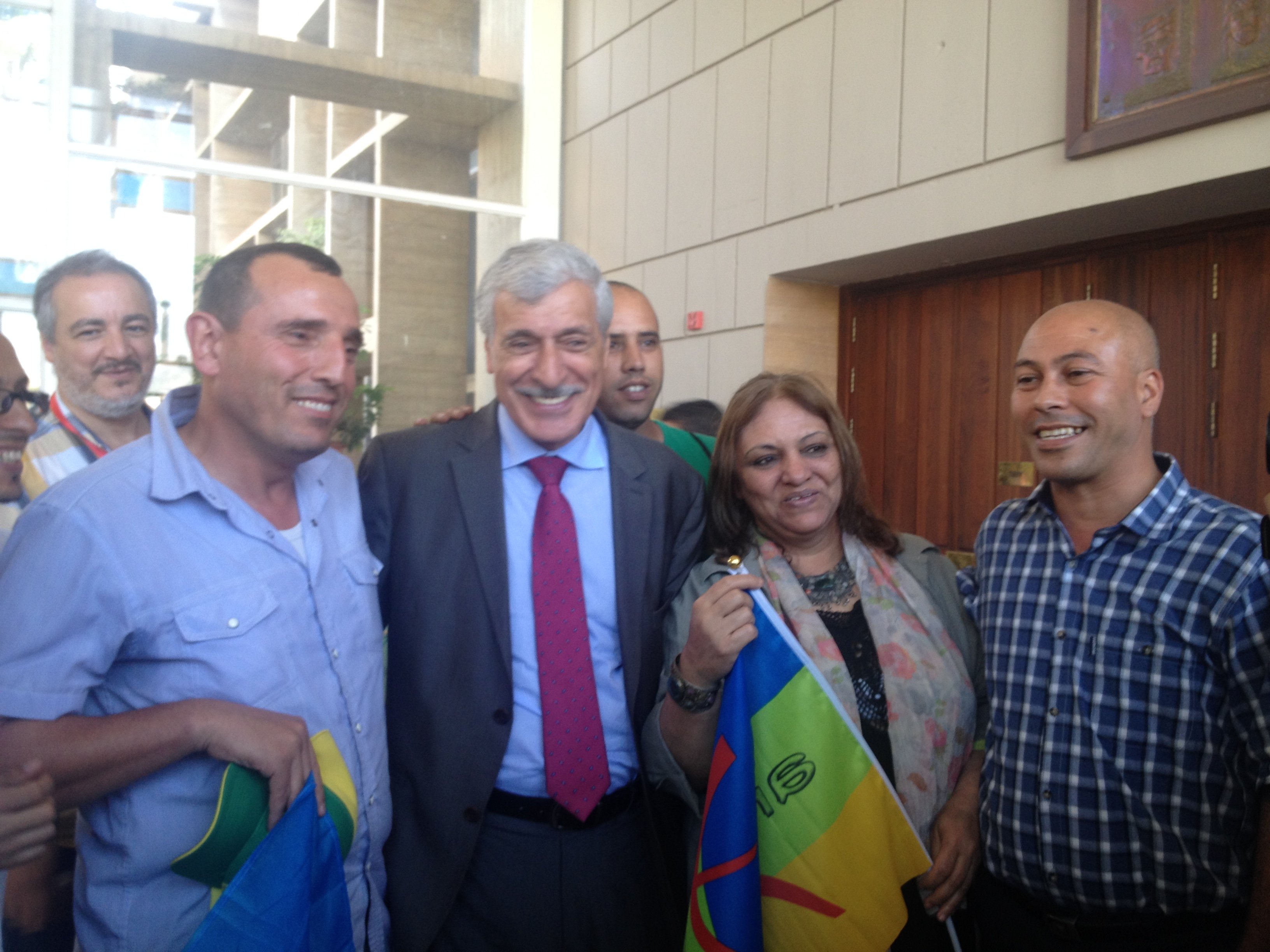 Ferhat Mehenni ovationné par les militants amazighs à la 7è session du Congrès mondial Amazigh