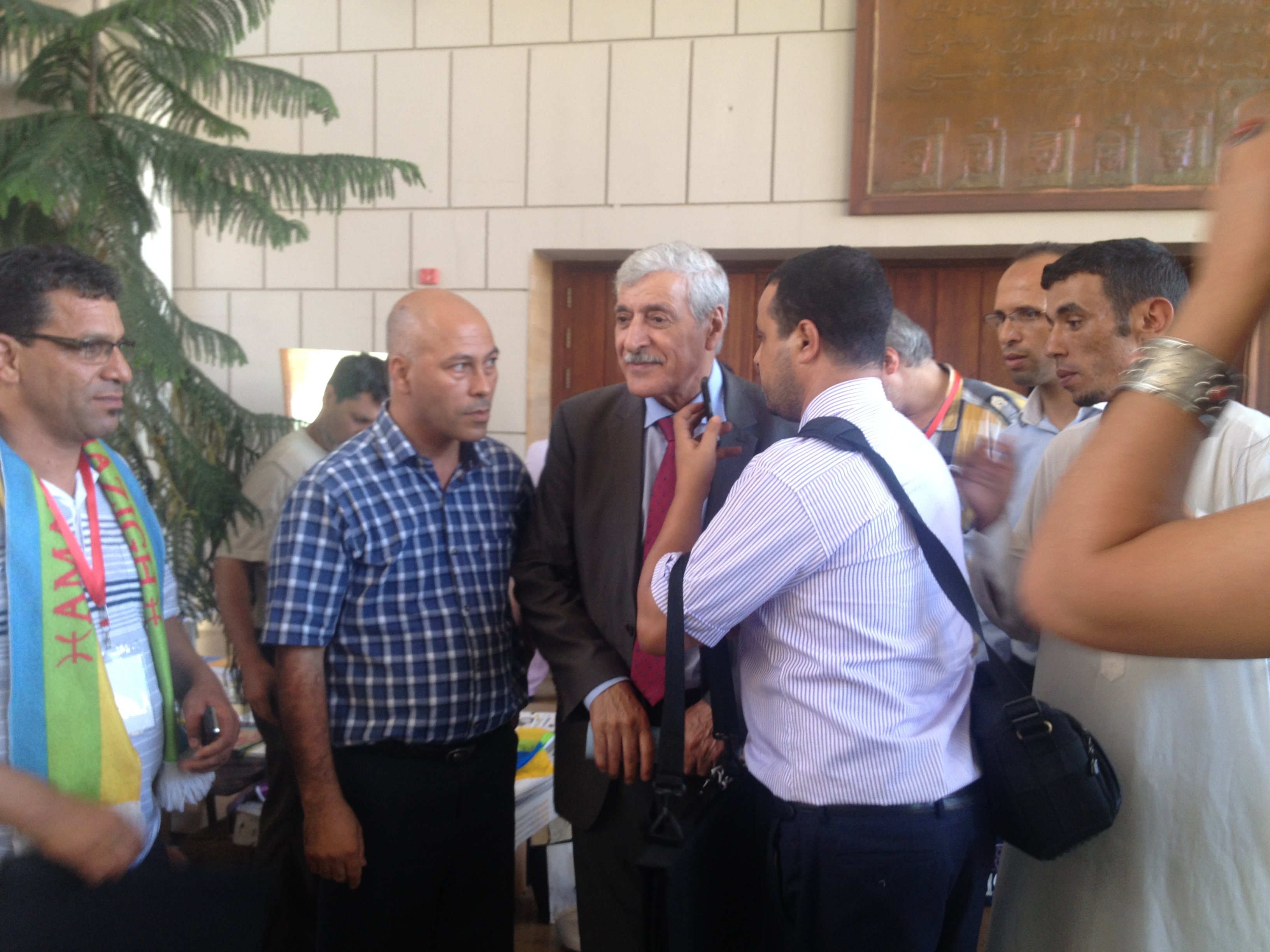 Ferhat Mehenni ovationné par les militants amazighs à la 7è session du Congrès mondial Amazigh