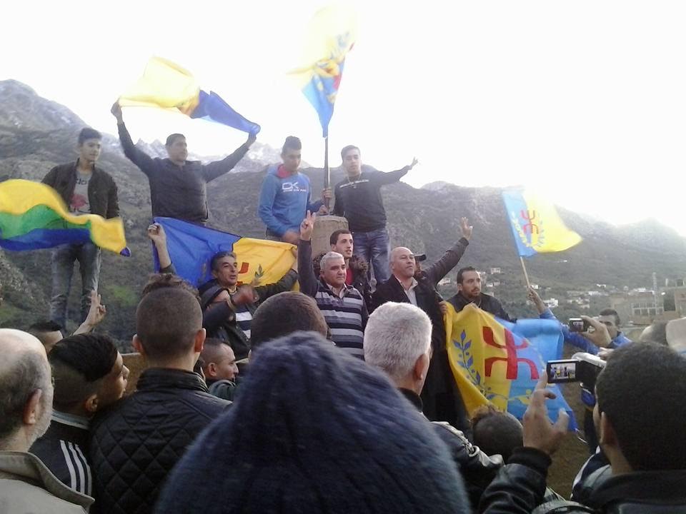 Meeting du MAK suivi du lever du drapeau national Kabyle à Agwni Ggeghran (vidéo)