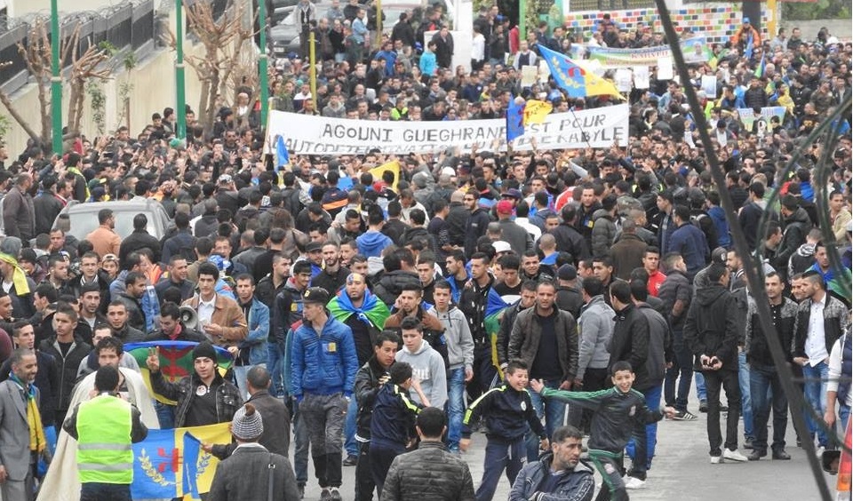 Tizi-Ouzou : Malgré les intimidations, les propagandes de déstabilisation et les entraves « sécuritaires », la marche du MAK à a été grandiose.