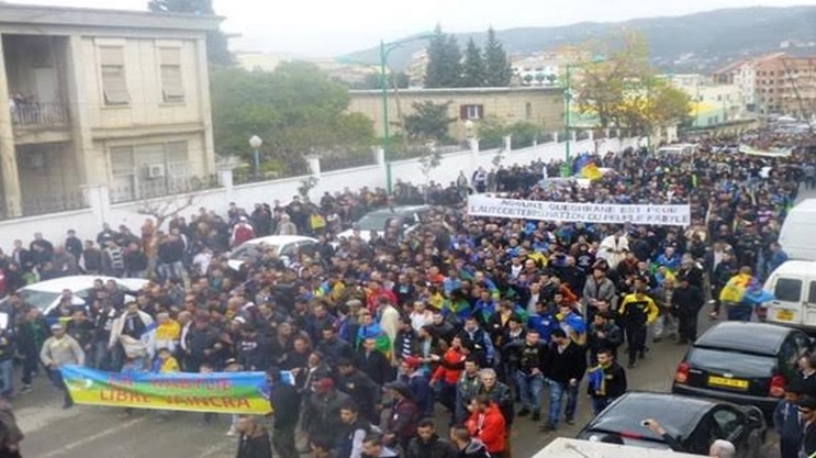 Tizi-Ouzou : Malgré les intimidations, les propagandes de déstabilisation et les entraves « sécuritaires », la marche du MAK à a été grandiose.