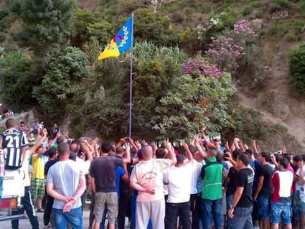 Levers de drapeaux kabyles par des lycéens : L'Algérie coloniale à la traque des enseignants pro MAK