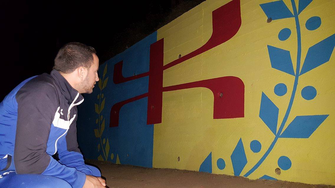 Le plus grand Drapeau National Kabyle peint à Tawrirt Muqran